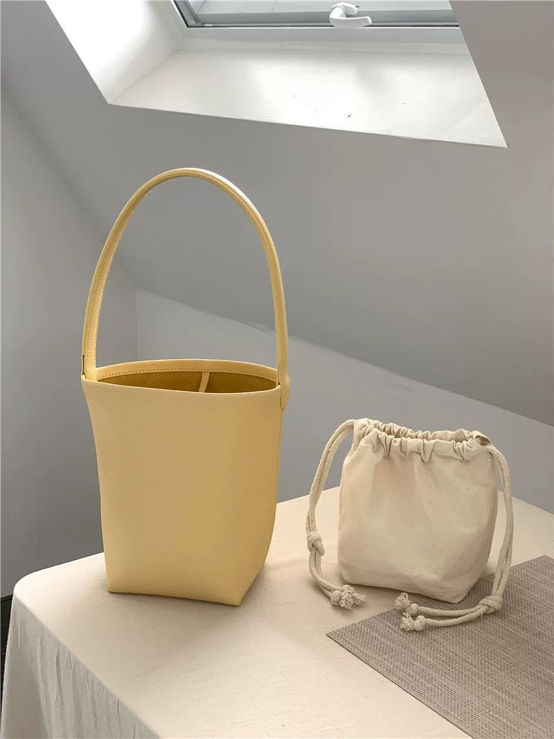 ANNA AMMONS Minimalist Leather Bucket Bag - Chic Vibrant Shoulder Bag with Inner Pouch
