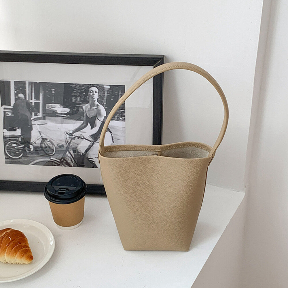 ANNA AMMONS Minimalist Leather Bucket Bag - Chic Vibrant Shoulder Bag with Inner Pouch