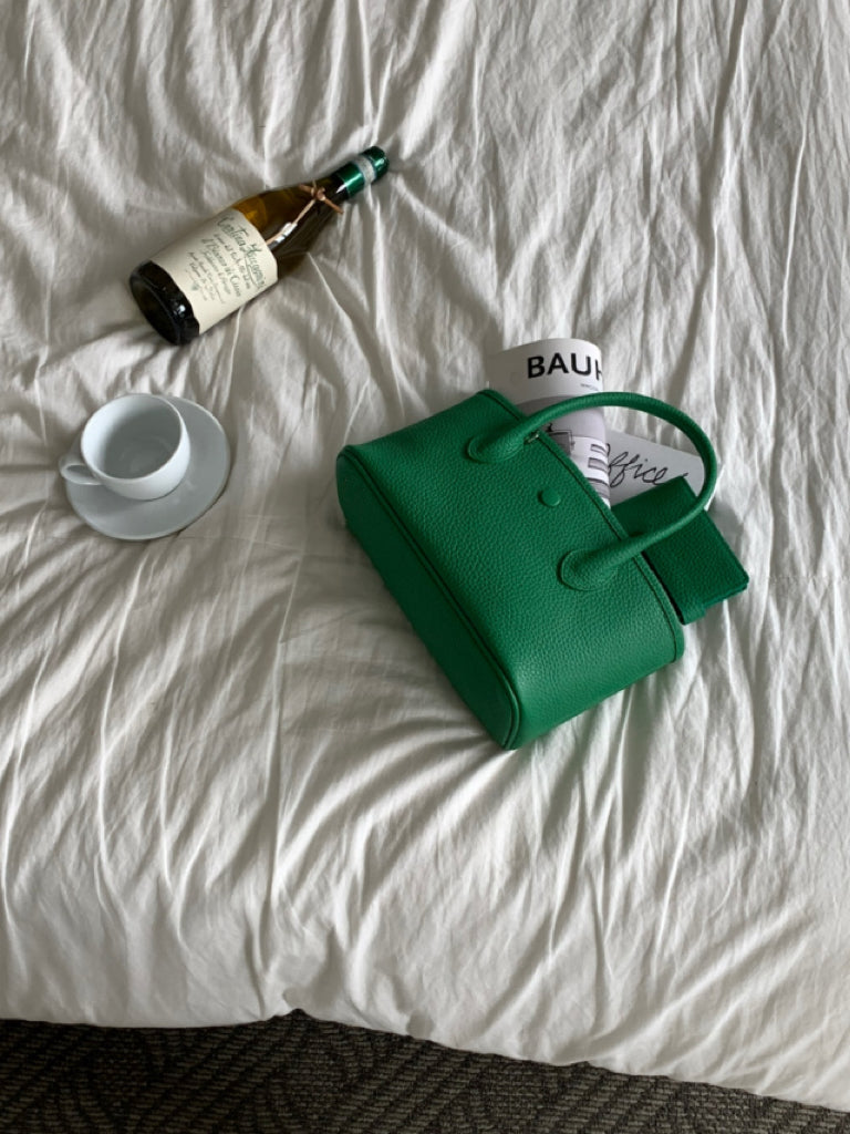 ANNA AMMONS Classic Garden Bucket Bag - Minimalist Leather Tote with Detachable Shoulder Strap
